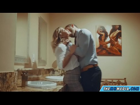 ❤️ Вақте ки як малламуй busty шумо дар як ҳоҷатхона ҷамъиятӣ seduces ☑ Супер секс дар tg.villagesexvideos.ru